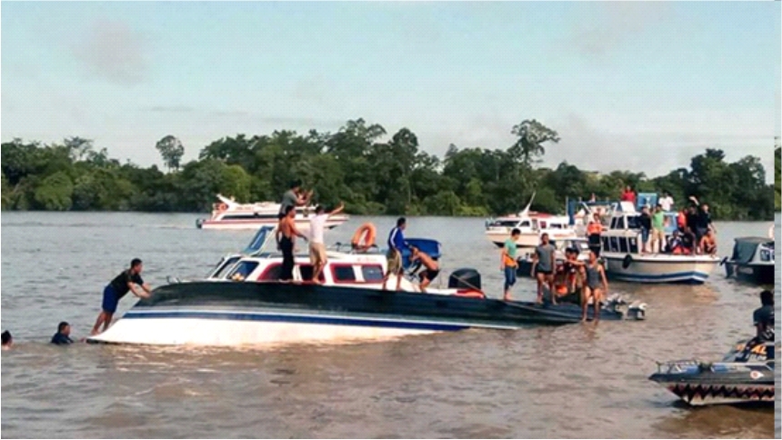 印度尼西亚一渡轮倾覆致８人死亡