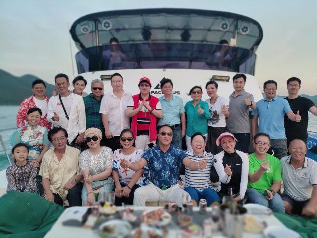 泰国中华文促会举办重阳节游艇诗歌音乐会  