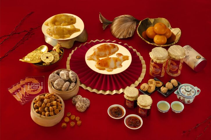 在曼谷洲际酒店迎接中国农历新年的庆祝活动中，欢庆享受精致的中式菜肴。